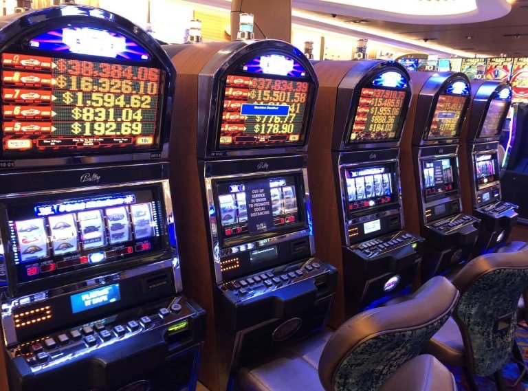 888slot Live Casino – Bàn chơi casino trực tiếp với dealer thật
